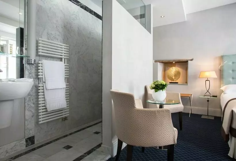 اتاق کلاسیک, Le Place D Armes   Relais & Châteaux