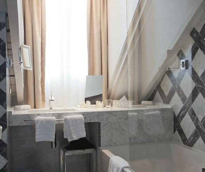 اتاق کلاسیک, Le Place D Armes   Relais & Châteaux