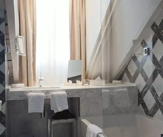 اتاق کلاسیک, Le Place D Armes   Relais & Châteaux