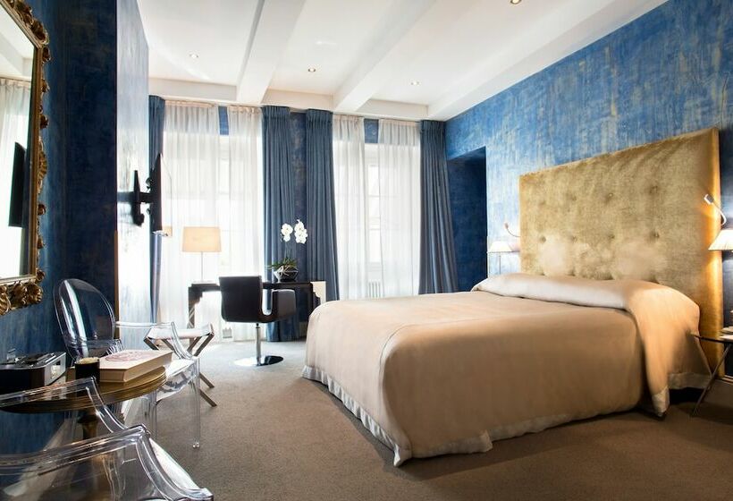 اتاق لوکس, Le Place D Armes   Relais & Châteaux