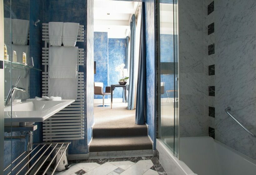 اتاق لوکس, Le Place D Armes   Relais & Châteaux