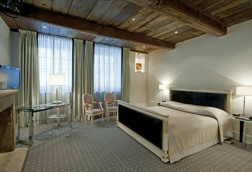 اتاق اجرایی, Le Place D Armes   Relais & Châteaux