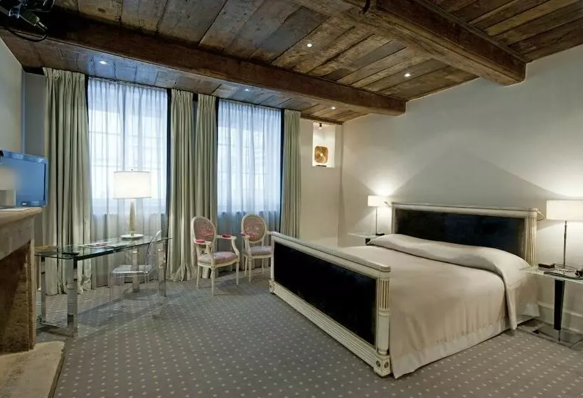 اتاق اجرایی, Le Place D Armes   Relais & Châteaux