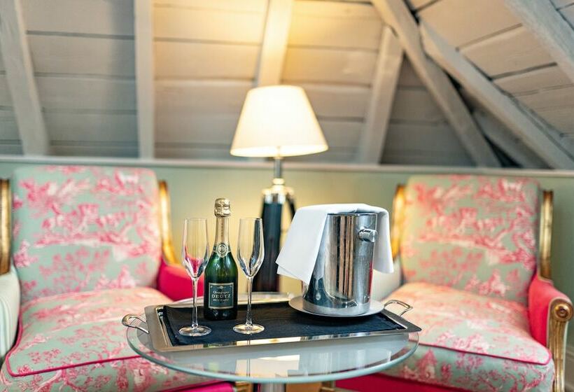 اتاق اجرایی, Le Place D Armes   Relais & Châteaux