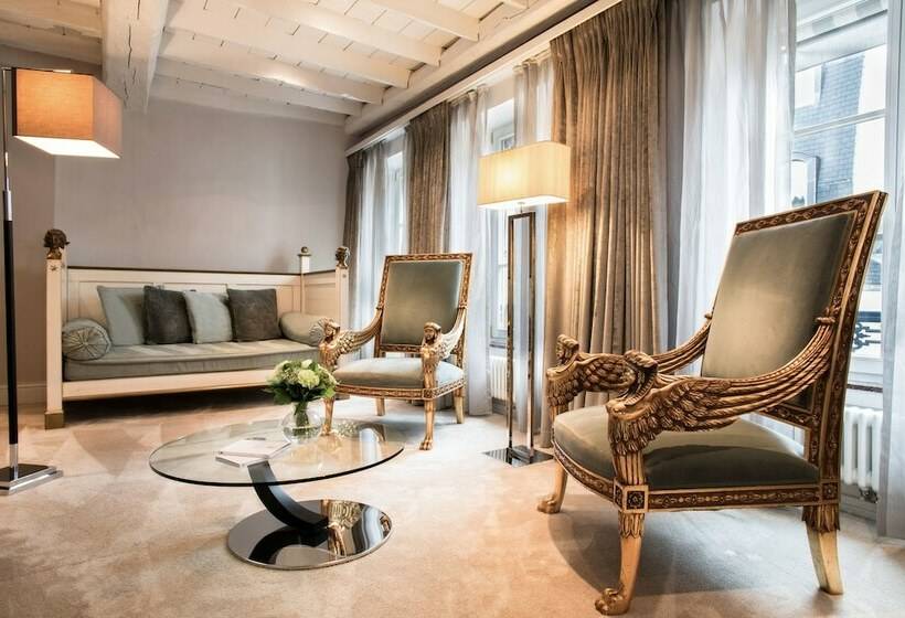 سوییت پرستیژ, Le Place D Armes   Relais & Châteaux