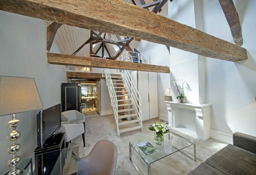 سوییت پرستیژ, Le Place D Armes   Relais & Châteaux