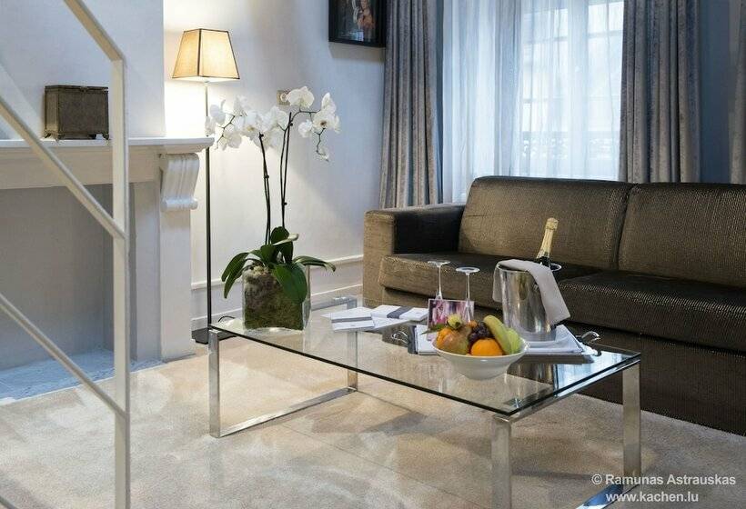 سوییت پرستیژ, Le Place D Armes   Relais & Châteaux