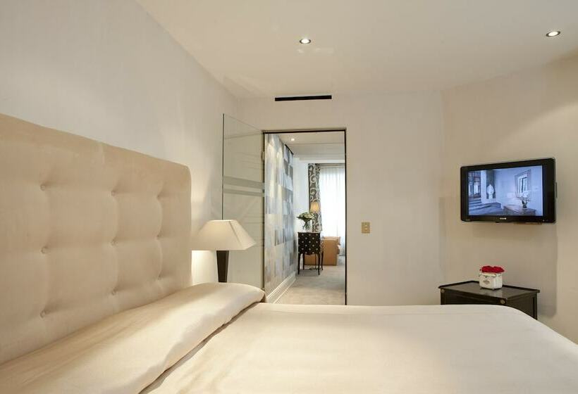 سوییت پرستیژ, Le Place D Armes   Relais & Châteaux