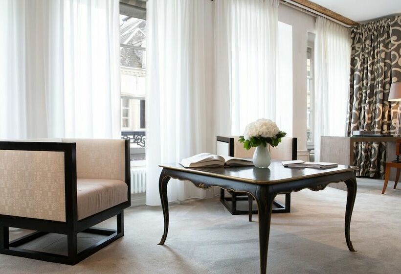 سوییت پرستیژ, Le Place D Armes   Relais & Châteaux