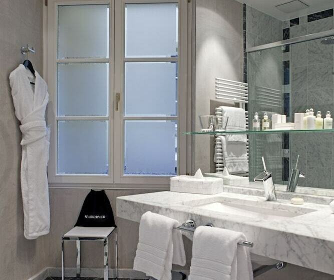 سوییت پرستیژ, Le Place D Armes   Relais & Châteaux