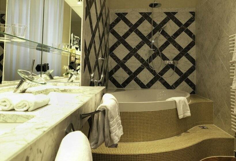 سوییت, Le Place D Armes   Relais & Châteaux