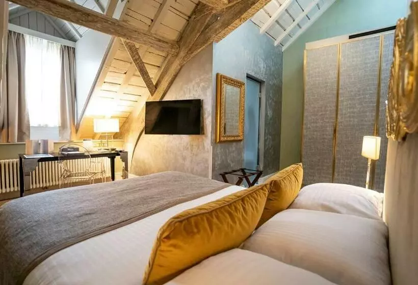 اتاق کلاسیک, Le Place D Armes   Relais & Châteaux