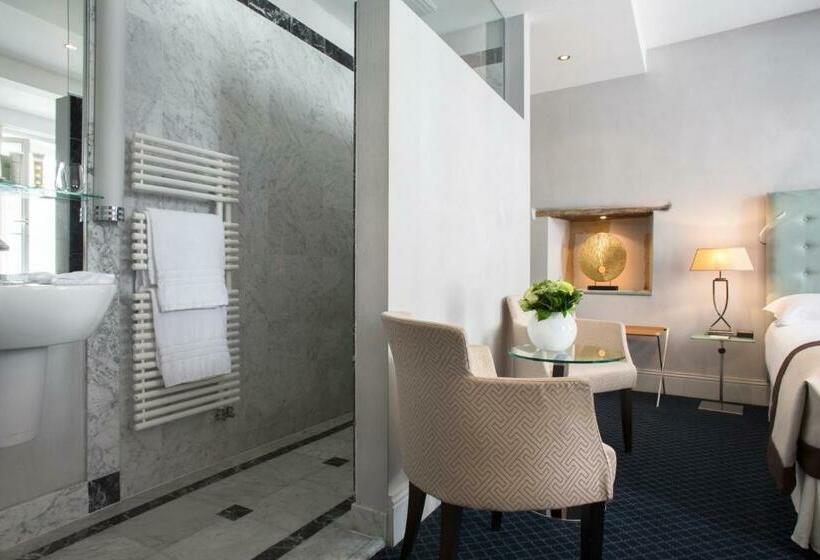 اتاق کلاسیک, Le Place D Armes   Relais & Châteaux