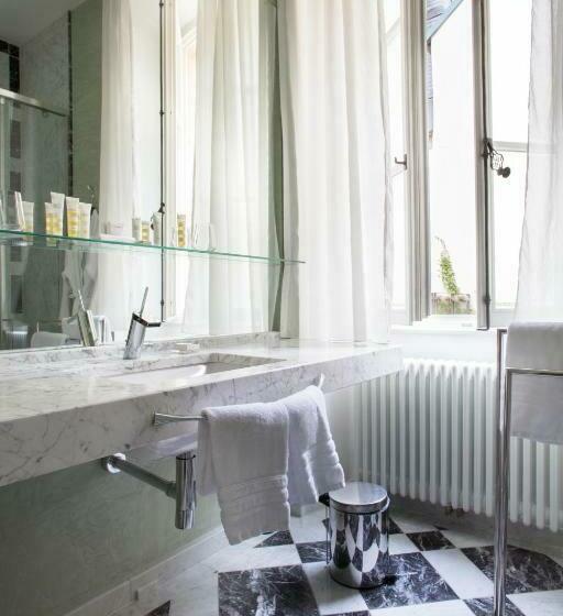 اتاق کلاسیک, Le Place D Armes   Relais & Châteaux