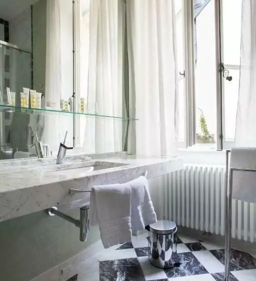 اتاق کلاسیک, Le Place D Armes   Relais & Châteaux