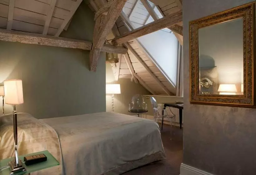 اتاق اجرایی, Le Place D Armes   Relais & Châteaux