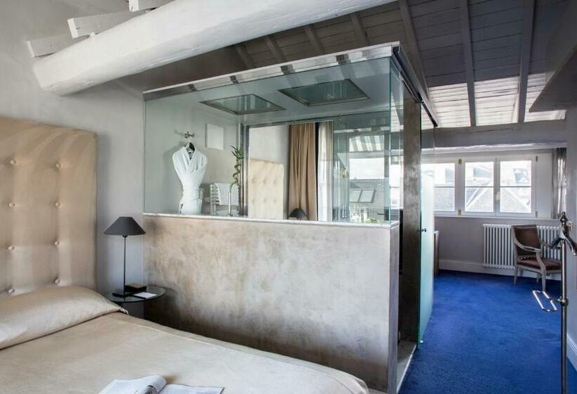 سوییت جونیور, Le Place D Armes   Relais & Châteaux