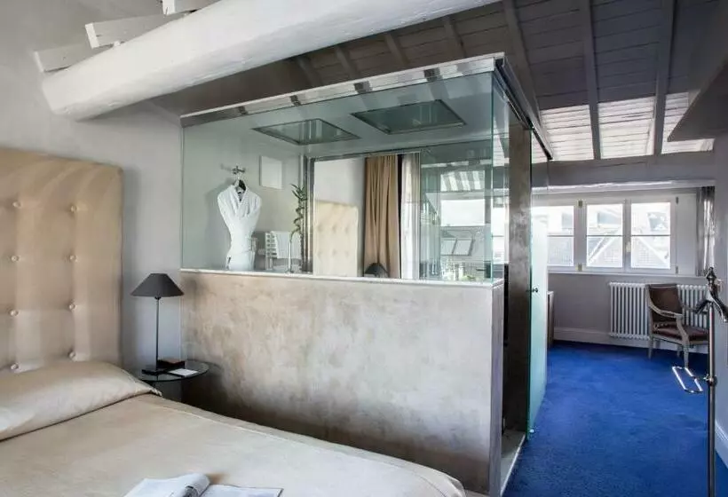 سوییت جونیور, Le Place D Armes   Relais & Châteaux