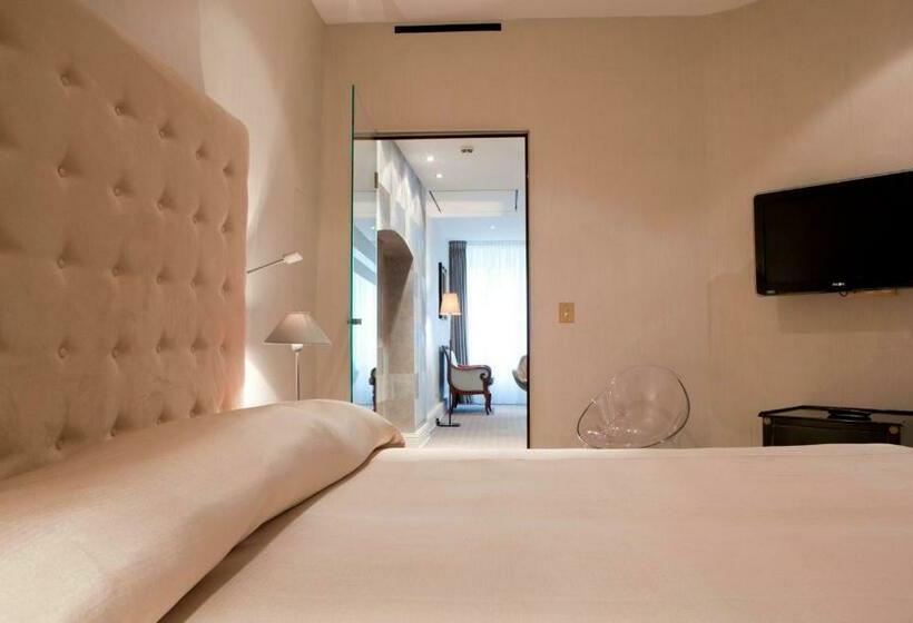 سوییت پرستیژ, Le Place D Armes   Relais & Châteaux