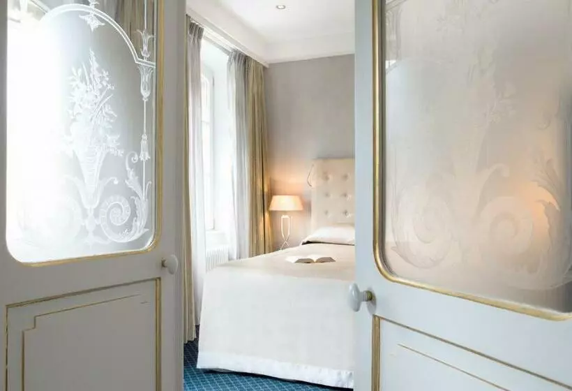 سوییت جونیور, Le Place D Armes   Relais & Châteaux