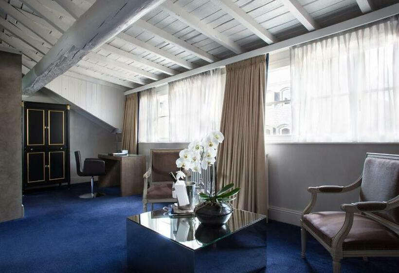 سوییت جونیور, Le Place D Armes   Relais & Châteaux