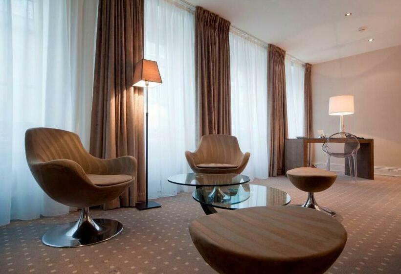 سوییت پرستیژ, Le Place D Armes   Relais & Châteaux