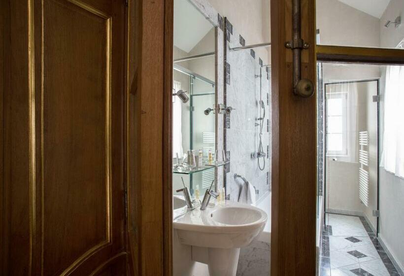 اتاق اجرایی, Le Place D Armes   Relais & Châteaux