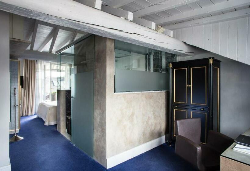 سوییت جونیور, Le Place D Armes   Relais & Châteaux