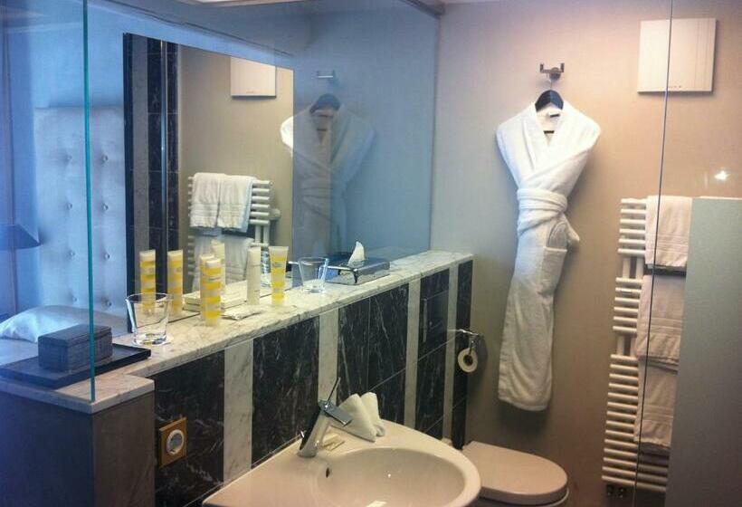 سوییت جونیور, Le Place D Armes   Relais & Châteaux