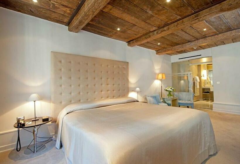 اتاق لوکس, Le Place D Armes   Relais & Châteaux