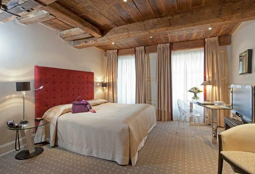 اتاق لوکس, Le Place D Armes   Relais & Châteaux