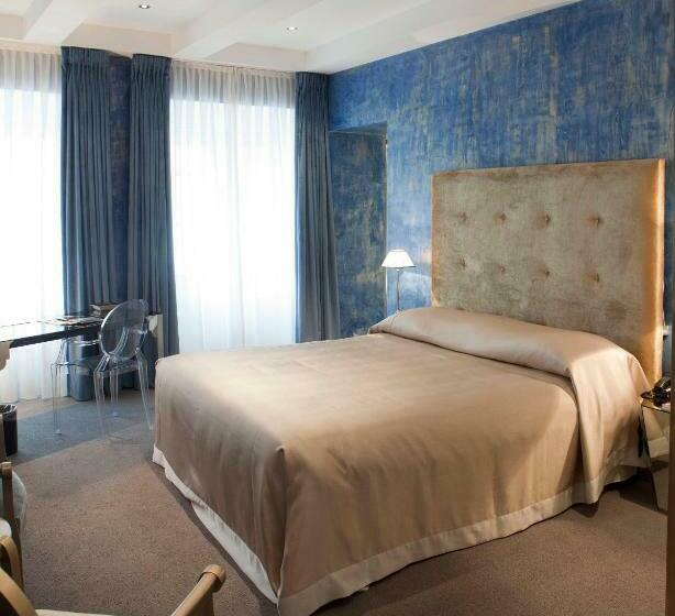 اتاق لوکس, Le Place D Armes   Relais & Châteaux