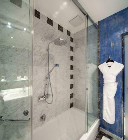 اتاق لوکس, Le Place D Armes   Relais & Châteaux