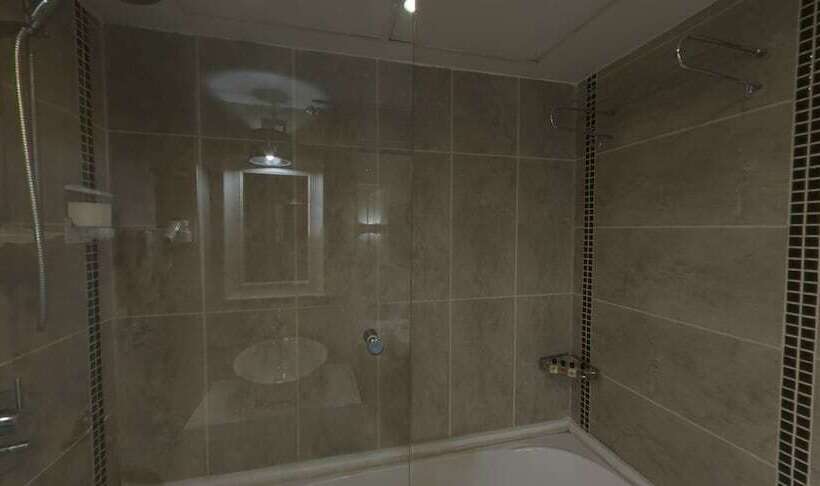 اتاق استاندارد, Lion City