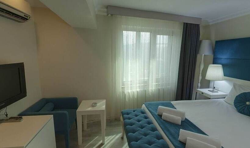 اتاق استاندارد سه نفره, Lion City