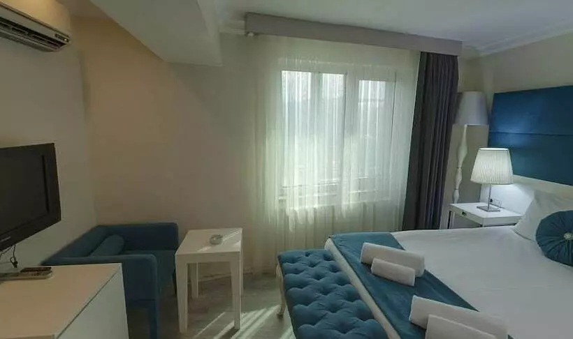 اتاق استاندارد سه نفره, Lion City