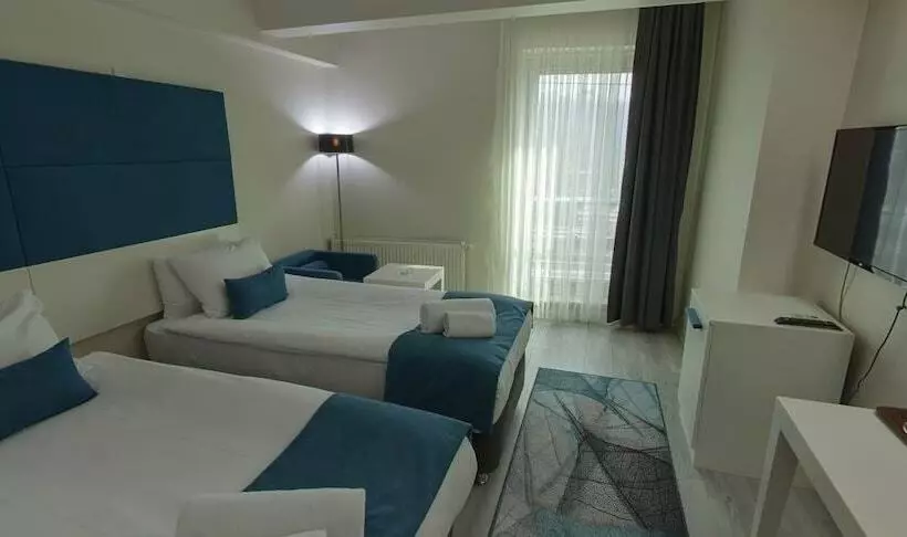 اتاق استاندارد سه نفره, Lion City
