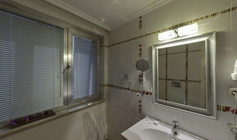 سوییت, Lion City