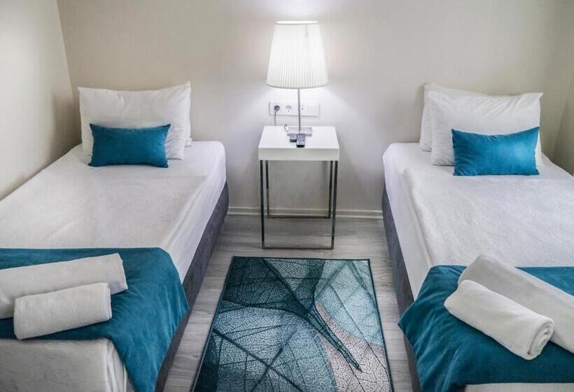 اتاق خانوادگی, Lion City