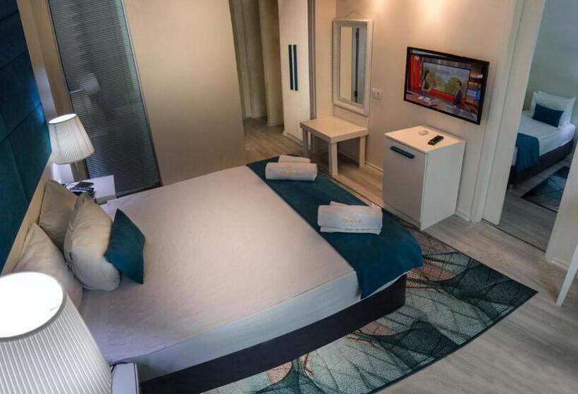 اتاق خانوادگی, Lion City