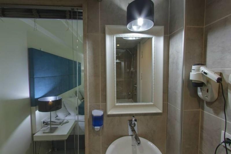 اتاق استاندارد سه نفره, Lion City