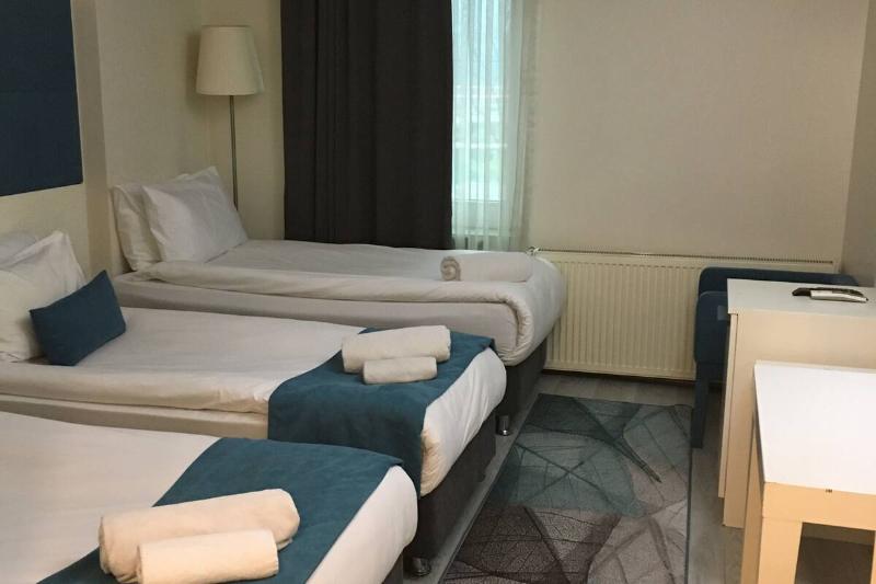 اتاق استاندارد سه نفره, Lion City