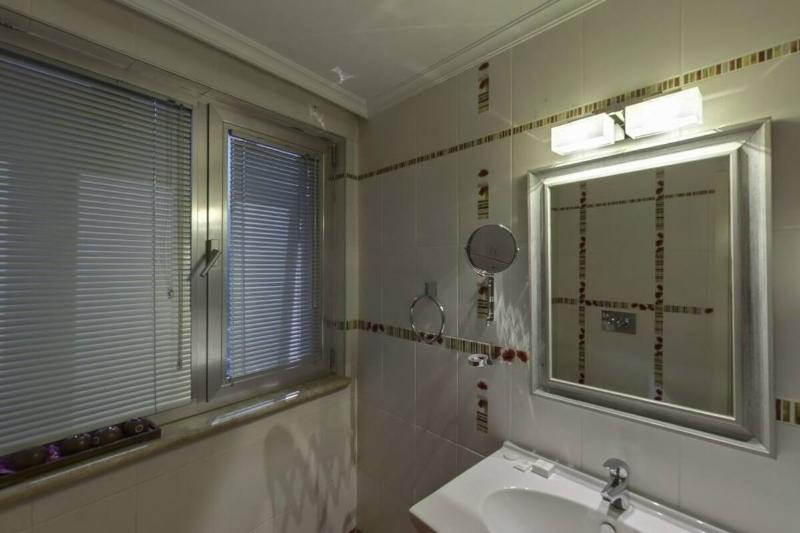 سوییت, Lion City