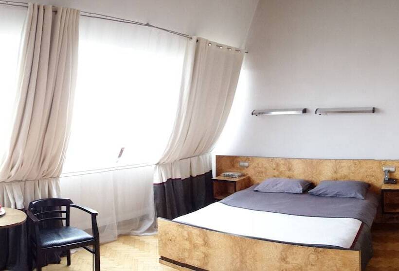 اتاق استاندارد یک نفره, Monopol