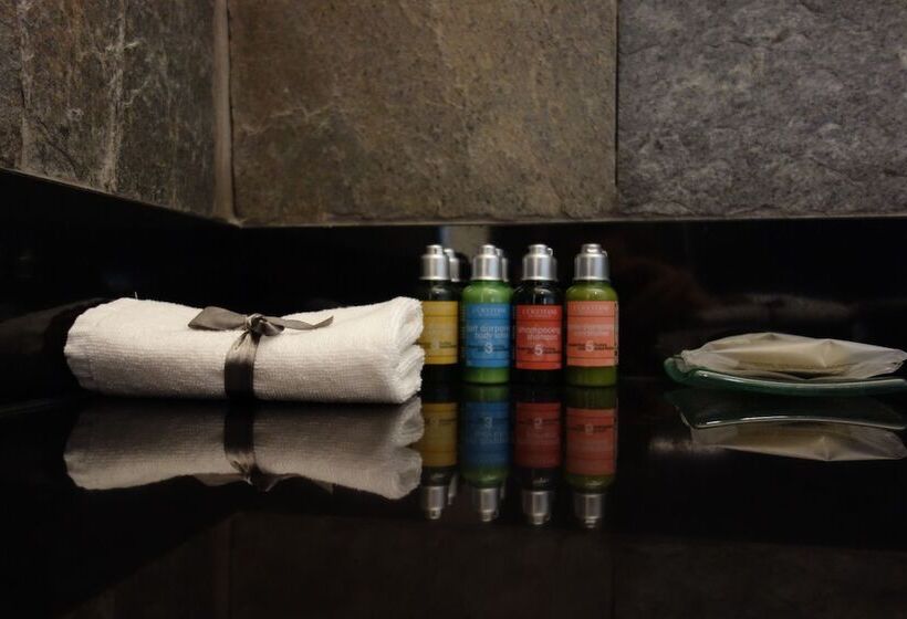 اتاق سوپریور, Monopol