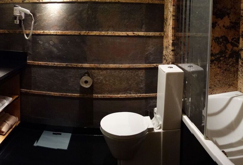 اتاق سوپریور, Monopol