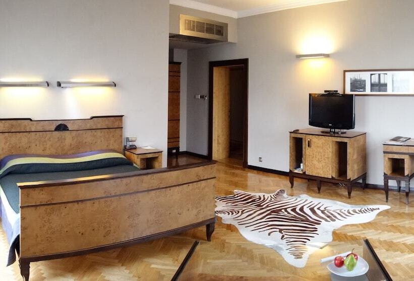 اتاق سوپریور, Monopol