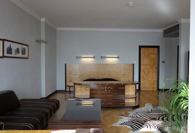 اتاق سوپریور, Monopol