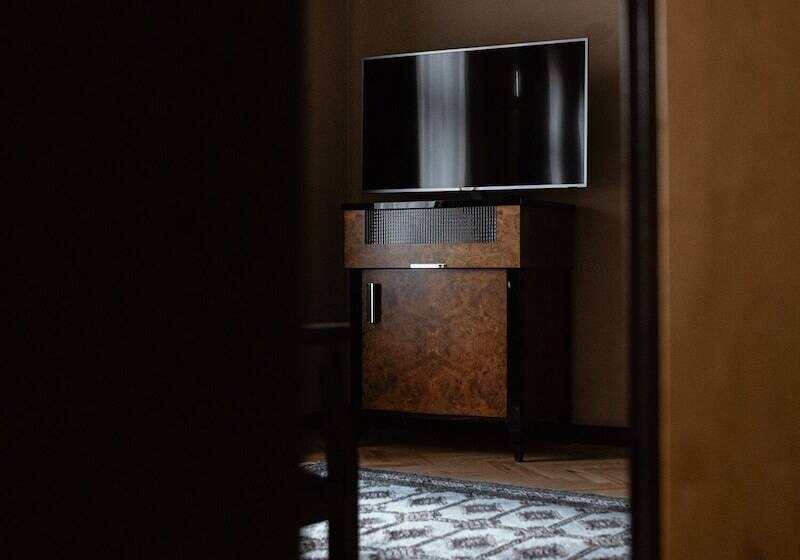 سوییت جونیور, Monopol