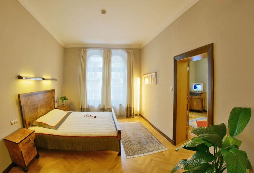 سوییت جونیور, Monopol